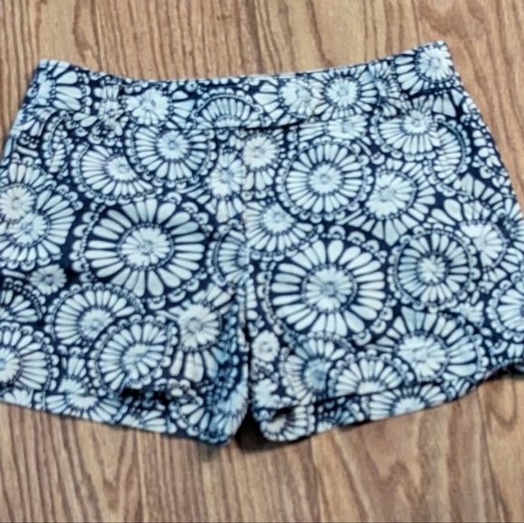 3 for $20 Bundle Sale! Loft blue + white floral shorts, size 2 - Picture 1 of 2
